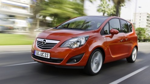 De Opel Meriva heeft in thuisland Duitsland een spetterende verkoopstart doorgemaakt. Ook in ons land zien we de nieuweling met zijn verkeerdom scharnierende achterportieren steeds meer in het wild.