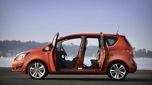 De Opel Meriva heeft in thuisland Duitsland een spetterende verkoopstart doorgemaakt. Ook in ons land zien we de nieuweling met zijn verkeerdom scharnierende achterportieren steeds meer in het wild.