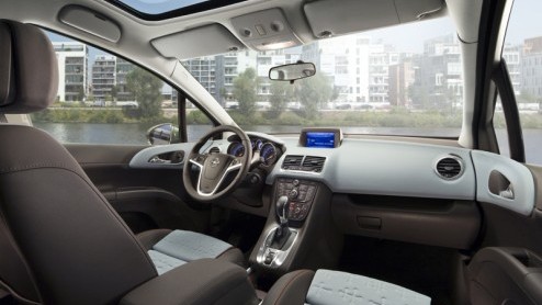 De Opel Meriva heeft in thuisland Duitsland een spetterende verkoopstart doorgemaakt. Ook in ons land zien we de nieuweling met zijn verkeerdom scharnierende achterportieren steeds meer in het wild.