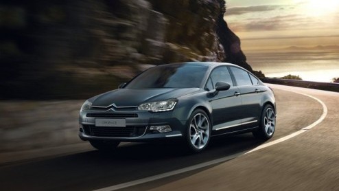 Citron heeft de C5 vernieuwd. Zowel de Berline als Tourer zijn subtiel gemoderniseerd in hun uitstraling en techniek, waaronder de intrede van LED's, start/stop-techniek en een 200 pk diesel.