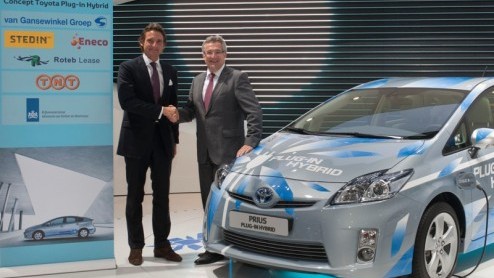 Op de Autosalon van Parijs heeft Toyota vandaag het officile startsein gegeven voor een 3 jaar durende praktijktest met Concept Plug-in Hybrid Vehicles. In Nederland gaan elf exemplaren de weg op. Do