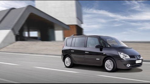 Het lot van de Espace was lange tijd onzeker. Ging Renault stilzwijgend afscheid nemen van de monospace, of zat er toch een nieuwe in de pijplijn. Het antwoord ligt er tussenin, want met een subtiele