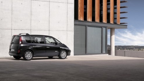 Het lot van de Espace was lange tijd onzeker. Ging Renault stilzwijgend afscheid nemen van de monospace, of zat er toch een nieuwe in de pijplijn. Het antwoord ligt er tussenin, want met een subtiele