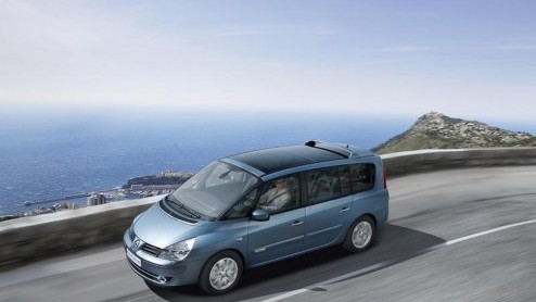Het lot van de Espace was lange tijd onzeker. Ging Renault stilzwijgend afscheid nemen van de monospace, of zat er toch een nieuwe in de pijplijn. Het antwoord ligt er tussenin, want met een subtiele