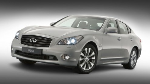 In Parijs vindt de officile introductie plaats van de Infiniti M30 diesel, die vanaf de tweede week van oktober in de showroom staat. Ook wordt hier de hybride uitvoering 'M35 Hybrid' gepresenteerd. 