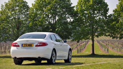 In Parijs vindt de officile introductie plaats van de Infiniti M30 diesel, die vanaf de tweede week van oktober in de showroom staat. Ook wordt hier de hybride uitvoering 'M35 Hybrid' gepresenteerd. 