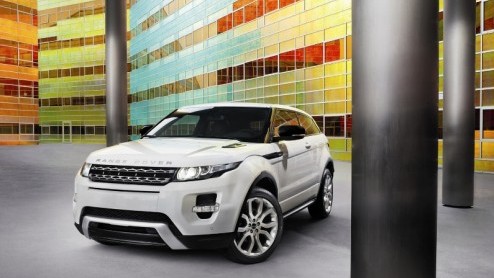 De Range Rover Evoque mag uiteraard niet ontbreken op de show in Parijs. Land Rover bericht dat hun nieuwe compacte familielid omstreeks de zomer van 2011 in de verkoop gaat. Een richtprijs heeft de i