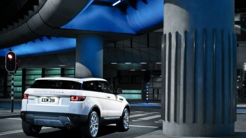 De Range Rover Evoque mag uiteraard niet ontbreken op de show in Parijs. Land Rover bericht dat hun nieuwe compacte familielid omstreeks de zomer van 2011 in de verkoop gaat. Een richtprijs heeft de i