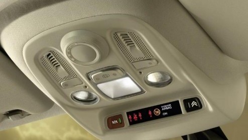 De nieuwe Citron C4, C5 en DS3 zijn dankzij eTouch, een systeem met noodhulp oproep inclusief lokalisatiefunctie, door Euro NCAP beloond met een prijs. Deze werd uitgereikt tijdens de persdag op de A