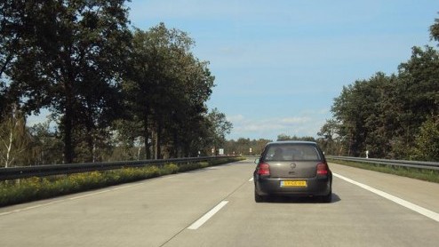 Van Amsterdam naar Stockholm zonder te tanken? Joan Lindhout heeft het met zijn Golf TDI MijnBlueMotion voor elkaar gekregen. Doel? 1 op 30 halen. Na de 1615 km lange zuinigheidsrit bleek er zelfs n