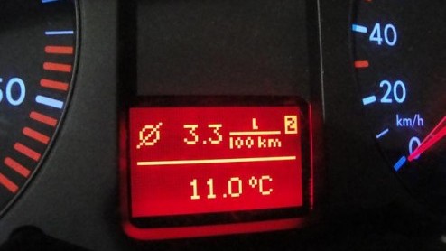 Van Amsterdam naar Stockholm zonder te tanken? Joan Lindhout heeft het met zijn Golf TDI MijnBlueMotion voor elkaar gekregen. Doel? 1 op 30 halen. Na de 1615 km lange zuinigheidsrit bleek er zelfs n