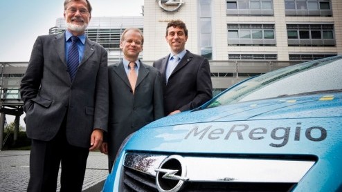 Opel heeft met MeRegioMobil de handen in elkaar geslagen om elektrisch vervoer in de nabije toekomst mogelijk te maken. Drie elektrische demonstratieversies van de Meriva gaan zich de komende tijd hie