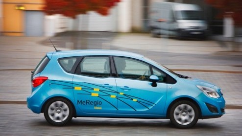 Opel heeft met MeRegioMobil de handen in elkaar geslagen om elektrisch vervoer in de nabije toekomst mogelijk te maken. Drie elektrische demonstratieversies van de Meriva gaan zich de komende tijd hie