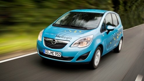 Opel heeft met MeRegioMobil de handen in elkaar geslagen om elektrisch vervoer in de nabije toekomst mogelijk te maken. Drie elektrische demonstratieversies van de Meriva gaan zich de komende tijd hie