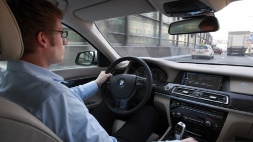 BMW heeft nieuwe comfortabele en veilige snufjes gepresenteerd. Deze zijn samengebracht in BMW ConnectedDrive met aandacht voor assistentiesystemen, navigatie&personalisatie en EfficientDynamics. Wat