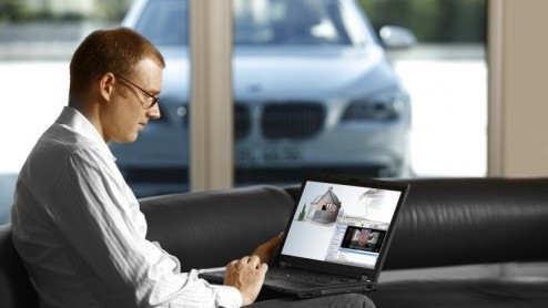 BMW heeft nieuwe comfortabele en veilige snufjes gepresenteerd. Deze zijn samengebracht in BMW ConnectedDrive met aandacht voor assistentiesystemen, navigatie&personalisatie en EfficientDynamics. Wat