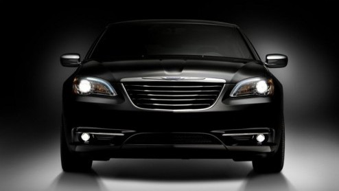 Chrysler heeft een nieuwe sedan gereed. Het is de Chrysler 200, als opvolger van de Sebring. Met nieuwe motoren, verse looks en meer verfijning belooft de nieuwe Amerikaan het allemaal anders (lees: b