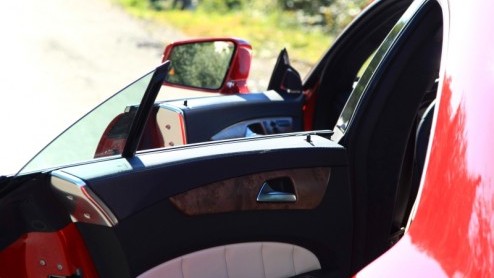 De opmars van de vierdeurscoup neemt de laatste jaren grote sprongen. Porsche, Aston Martin, Audi en zelfs Volkswagen zijn gevallen voor de charmes van deze niche-carrosserievariant. Mercedes-Benz wa