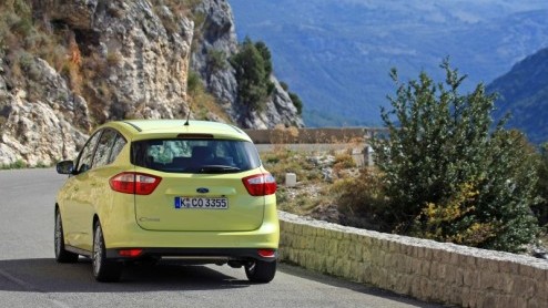 Ford heeft de C-MAX vernieuwd en steekt dat niet onder stoelen of banken. De nieuwe generatie telt niet n maar twee opvolgers, want vanaf nu is ook de Grand C-MAX met maximaal zeven zitplaatsen een