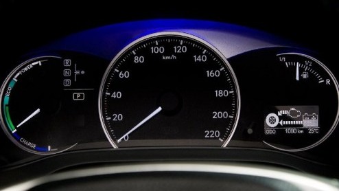 Lexus heeft de CT 200h een prijskaartje gegeven. De compacte premium hatchback met hybridetechniek wordt volgend jaar leverbaar vanaf 28.950 euro en profiteert van alle belastingvoordelen: geen BPM of