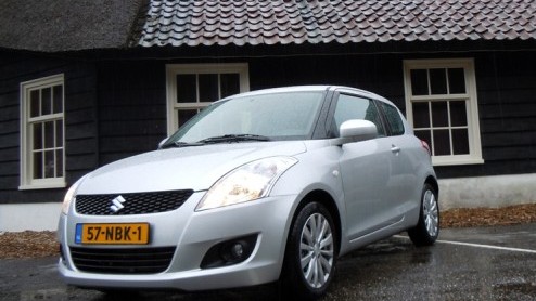 Na jaren lang ploeteren en strijden had Suzuki in 2005 een schot in de roos met de Swift. Zijn Europese, strakke uitstraling en uitstekende rijkwaliteiten hebben de compacte Suzuki definitief in het s