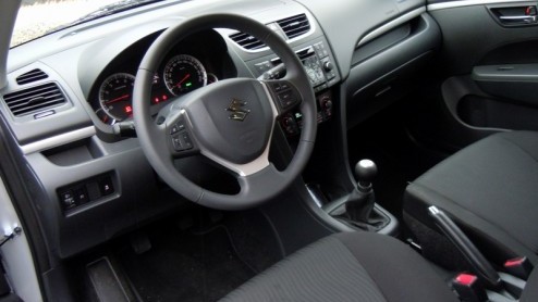 Na jaren lang ploeteren en strijden had Suzuki in 2005 een schot in de roos met de Swift. Zijn Europese, strakke uitstraling en uitstekende rijkwaliteiten hebben de compacte Suzuki definitief in het s