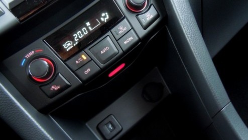 Na jaren lang ploeteren en strijden had Suzuki in 2005 een schot in de roos met de Swift. Zijn Europese, strakke uitstraling en uitstekende rijkwaliteiten hebben de compacte Suzuki definitief in het s
