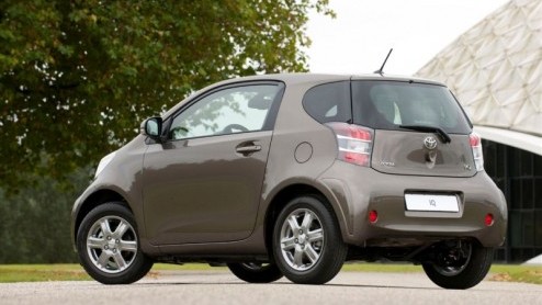 De Toyota iQ is vanaf nu ook leverbaar in twee verschillende Colour Editions: de Pearl en Bronze. Beide uitvoeringen zijn gebaseerd op de luxe 1.0 VVT-i Aspiration uitvoering en worden geleverd