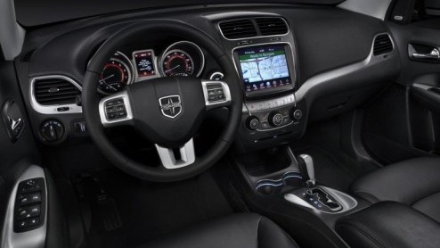 Momenteel sijpelt de eerste informatie omtrent de vernieuwde Dodge Journey binnen. De robuuste Amerikaanse MPV heeft een gelikter uiterlijk maar bovenal een splinternieuw interieur en meegekregen. Ook
