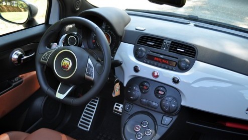 Enkele jaren geleden heeft de Fiat Group het merk Abarth nieuw leven in geblazen met de Abarth Grande Punto en 500. Niet zonder succes. Ook van de nieuwe Punto (Evo) is er nu een sportieve versie, net
