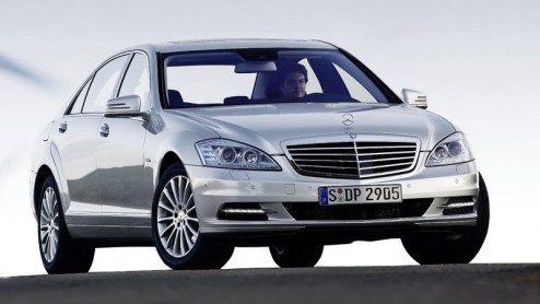 Mercedes heeft een prijskaartje gehangen aan de S 250 CDI. Inderdaad, het vlaggenschip komt beschikbaar met een viercilinder! Gezien zijn prestaties en verbruik bij nader inzien een heel verstandige k