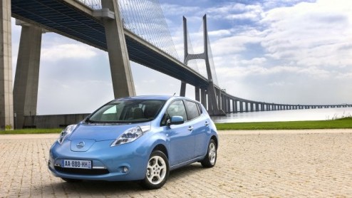 Momenteel rijden we de eerste kilometers met de Nissan Leaf, de volwaardige C-segment auto met elektrische aandrijving. Aangezien de eerste exemplaren in het voorjaar van 2011 ons land bereiken is de 