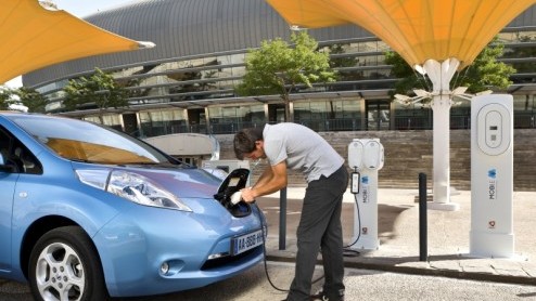 Het wordt door menigeen al jaren geroepen; we gaan elektrisch autorijden. Hoewel er in de jaren 90 al enkele merken een eerste poging hebben gewaagd in ons land, staat ons de komende tijd een veel gr