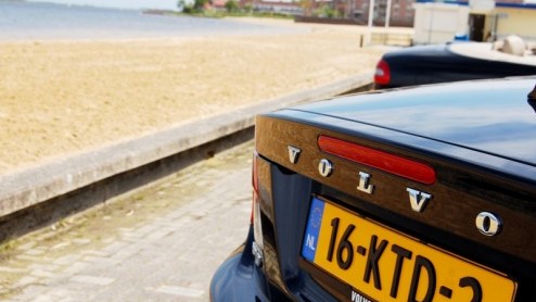 De Volvo C70 kennen we van origine als een ingetogen tweedeurscoupe of een chique softtop cabriolet. Sinds de nieuwe generatie is aangetreden in 2005 heeft Volvo beide carrosserievarianten samengesmol
