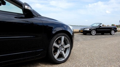 De Volvo C70 kennen we van origine als een ingetogen tweedeurscoupe of een chique softtop cabriolet. Sinds de nieuwe generatie is aangetreden in 2005 heeft Volvo beide carrosserievarianten samengesmol