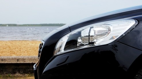 De Volvo C70 kennen we van origine als een ingetogen tweedeurscoupe of een chique softtop cabriolet. Sinds de nieuwe generatie is aangetreden in 2005 heeft Volvo beide carrosserievarianten samengesmol