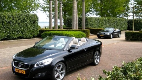 De Volvo C70 kennen we van origine als een ingetogen tweedeurscoupe of een chique softtop cabriolet. Sinds de nieuwe generatie is aangetreden in 2005 heeft Volvo beide carrosserievarianten samengesmol