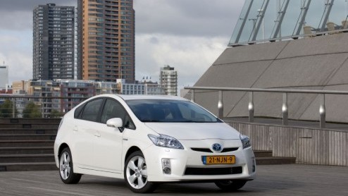 Toyota gaat nikkel uit oude batterijen van haar hybrideautos gebruiken in nieuwe batterijpakketten. Het terugwinnen van het nikkel is niet alleen beter voor het milieu, maar zorgt er ook voor dat er 