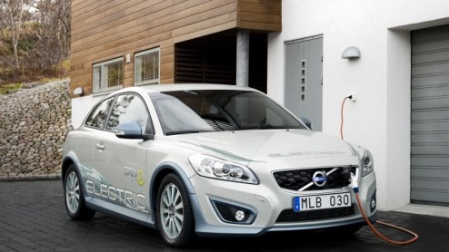 Volvo werkt naast de 'vergroening' van haar modelgamma met benzine- en dieselmotoren, de ontwikkeling van elektrische aangedreven modellen ook aan brandstofceltechniek. De Zweden willen daarmee de act