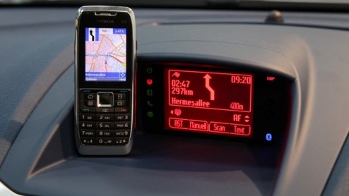 Autonavigatie is er in allerlei soorten en maten. Naast allerhande gentegreerde systemen en draagbare exemplaren doemt er ook steeds vaker navigatiesoftware voor smartphones op. Nieuw is Fords Mobil