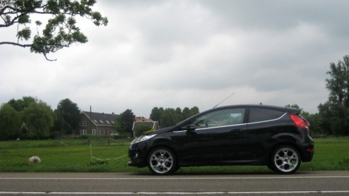 Autonavigatie is er in allerlei soorten en maten. Naast allerhande gentegreerde systemen en draagbare exemplaren doemt er ook steeds vaker navigatiesoftware voor smartphones op. Nieuw is Fords Mobil