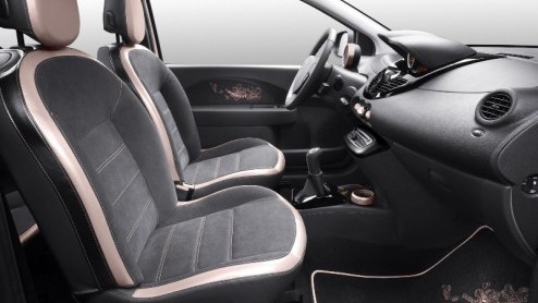 Renault breidt het leveringsprogramma van de Twingo uit met de Gordini GT en een speciale Miss Sixty uitvoering. Voor het eerst komt ook de Twingo met dieselmotor naar ons land.