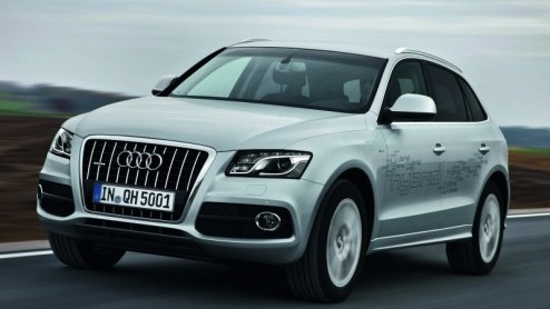 En we hebben er weer een hybride SUV bij; vandaag is de Q5 Hybrid quattro officieel. Audi zet in op een 2.0 TFSI benzineblok en koppelt er een elektromotor aan vast. Resultaat? 245 pk en 480 Nm....en 