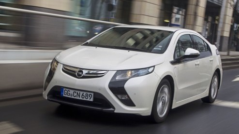 Morgen is het zo ver. Dan is de nieuwe Opel Ampera te reserveren, die in 2011 op de markt komt . Opels eerste elektrische auto, die door middel van een range extender grote afstanden kan afleggen, is 
