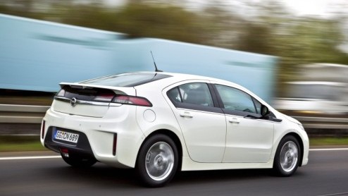 Morgen is het zo ver. Dan is de nieuwe Opel Ampera te reserveren, die in 2011 op de markt komt . Opels eerste elektrische auto, die door middel van een range extender grote afstanden kan afleggen, is 
