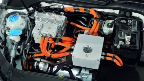 Volkswagen heeft de introductie van de elektrische Golf in voorbereiding. Deze Golf Blue-e-motion komt in 2014 op de markt, beschikt over een 115 pk sterke elektromotor en komt met volle accus maxima