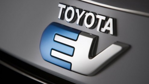 Hoewel we Toyota de laatste tijd kennen de hybrides, hebben de Japanners ook nog een uitstapje gemaakt. Er is namelijk een plaag plaatje in de wereld gestuurd die duidt op een RAV4 concept, 'powered b