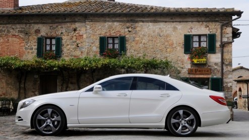 Zoals aangekondigd breidt Mercedes-Benz het leveringsprogramma van de nieuwe CLS uit met de 250 CDI BlueEFFICIENCY viercilinder biturbodieselmotor. De nieuwe uitvoering combineert kracht en zuinigheid