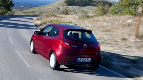 Er zijn van die facelifts waarbij je drie keer moet kijken om te zien wat er anders is. De nieuwe Mazda2 is daar een goed voorbeeld van, want de vernieuwing zit in slechts kleine dingen. Door zijn s