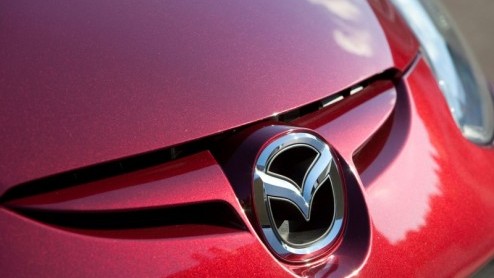 Er zijn van die facelifts waarbij je drie keer moet kijken om te zien wat er anders is. De nieuwe Mazda2 is daar een goed voorbeeld van, want de vernieuwing zit in slechts kleine dingen. Door zijn s